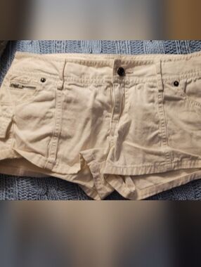 Good Used Condition Vintage y2k Decree White micro mini cargo shorts Size 5